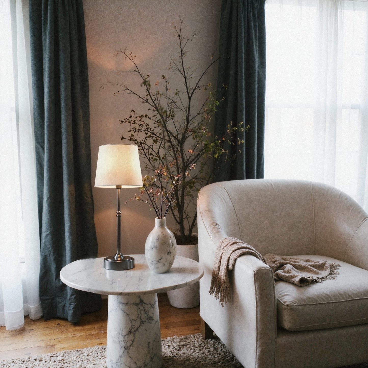 MODERN TABLE LAMP